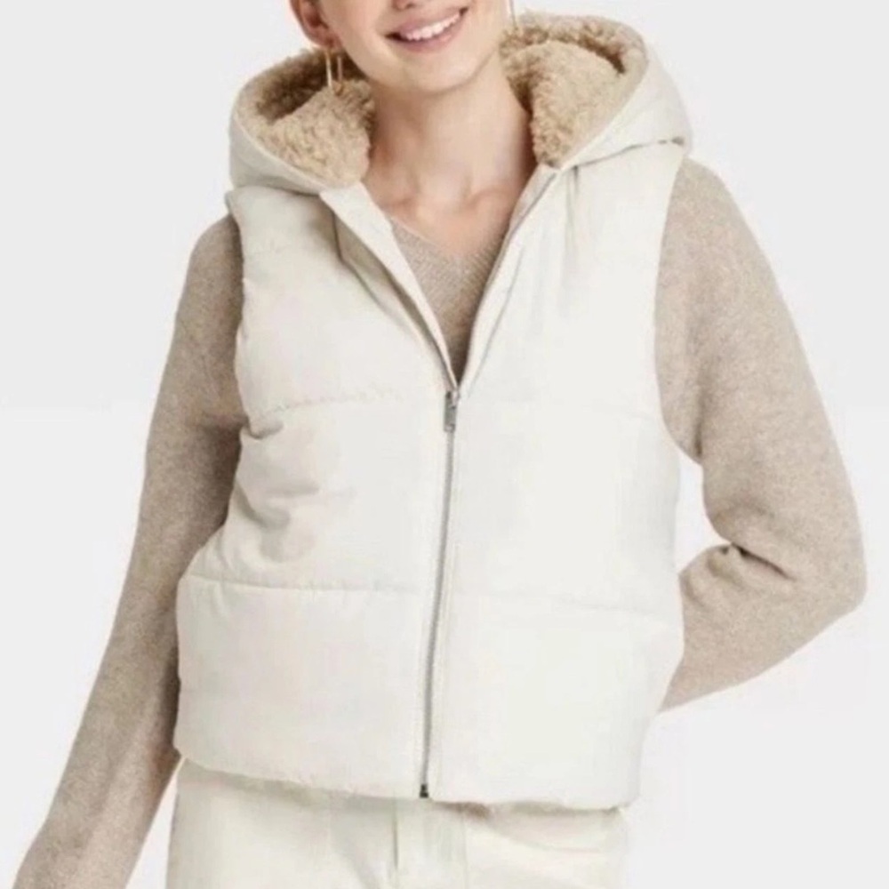 Universal Thread Women’s Faux‎ Sherpa Lined Hooded Vest - Cream